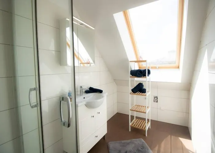 Sunny Penthouse With Balcony L T47 * Bécs