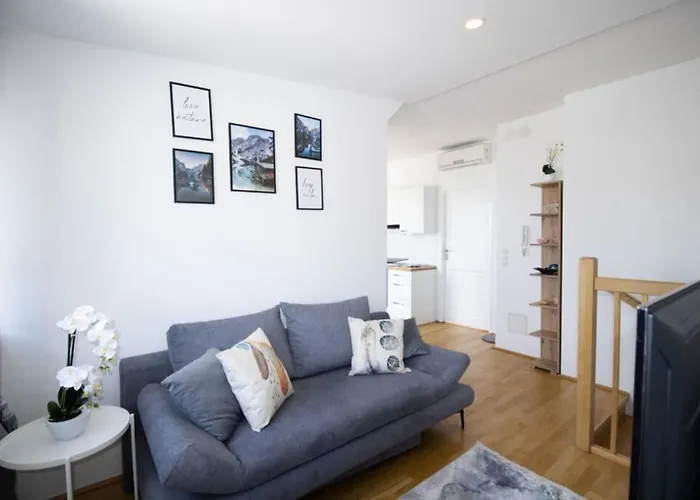 Apartman Sunny Penthouse With Balcony L T47 *