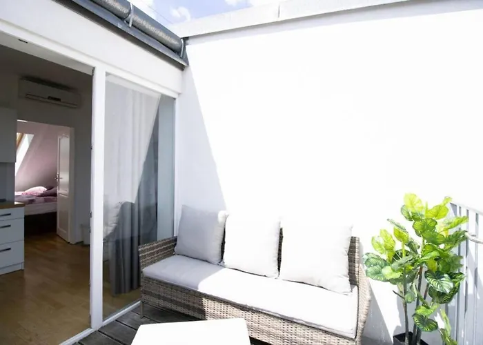 Sunny Penthouse With Balcony L T47 *