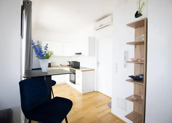 Apartman Sunny Penthouse With Balcony L T47 *